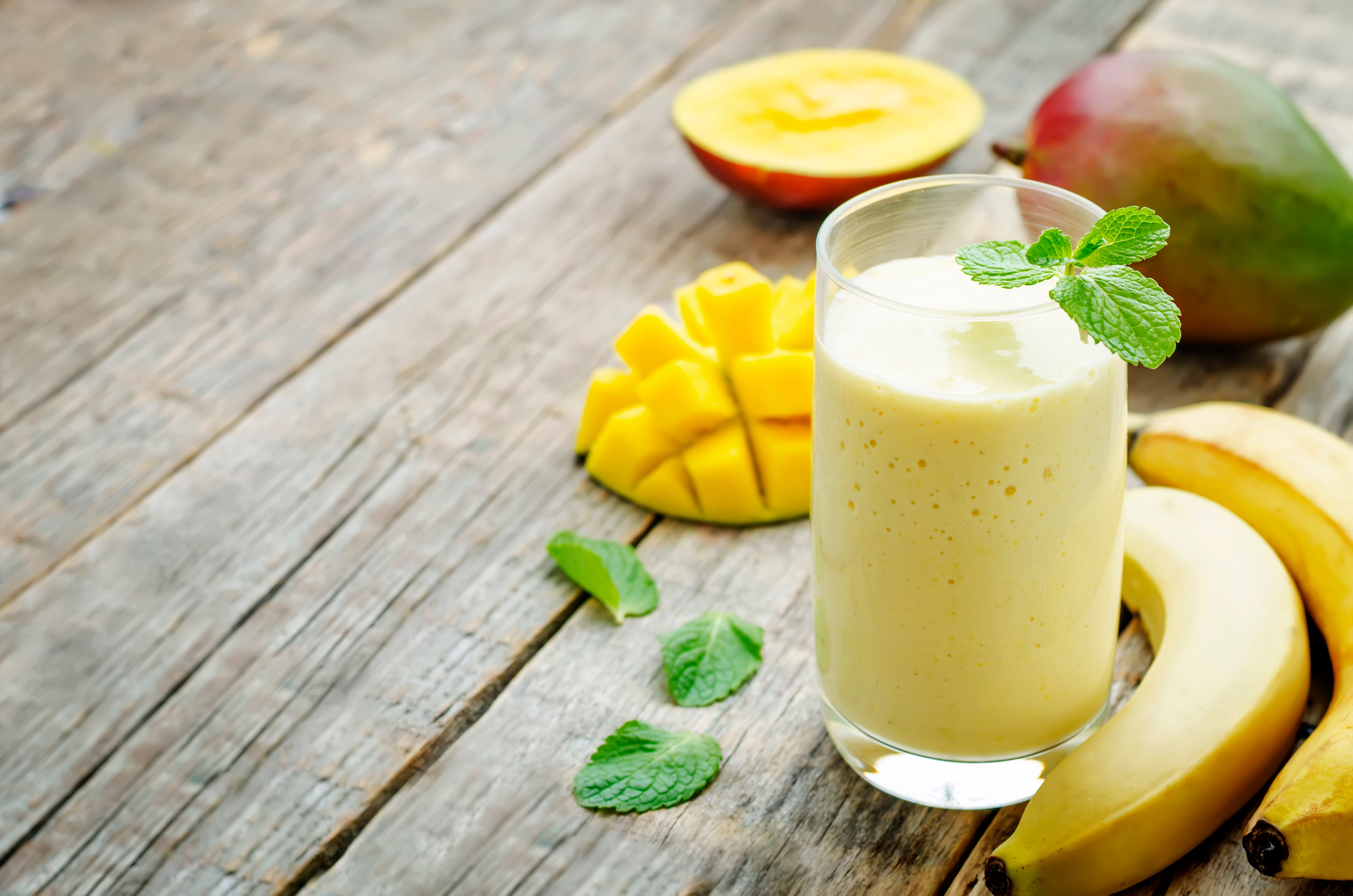 Smoothie De Mango y Plátano 7 iStock 475118826